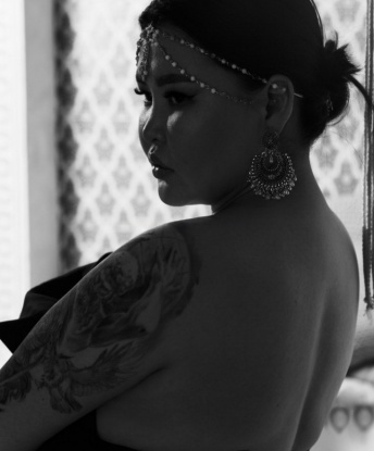 Возможностей у меня множество! Мои нежные руки превратят тебя в пламя страсти, а мои губы оставят след своих нежных поцелуев на твоей коже. Я опытная и знаю, как доставить истинное наслаждение. Забудь обо всем и погрузись в мир наслаждения со мной. Жду тебя в Москве, чтобы сделать каждую встречу незабываемой. ✨🌹 158, 23 года