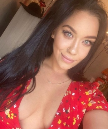 Живу в Москве. У меня есть все, чтобы сделать встречу незабываемой: страсть, чувственность и индивидуальный подход к каждому клиенту. Мои услуги включают классический секс, оральный секс и множество других фантазий. Отзывы говорят о моем профессионализме и понимании желаний партнера. С фото моего утонченного тела и прекрасной улыбки ты сразу поймешь, что я полностью реальна. Давай не упускать возможность испытать неземное блаженство вместе? 😏🌟 2106, 33 года