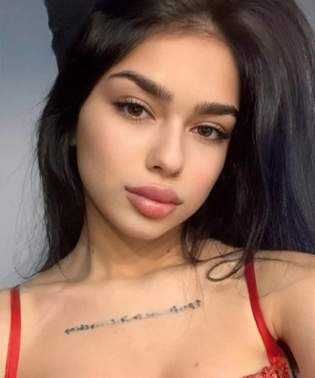 Увлекательная брюнетка с шикарной фигурой и чувственными губами приглашает провести вечер в атмосфере страсти и удовольствия. Гарантирую, ты останешься доволен! 2208, 18 лет