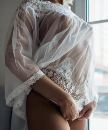 Я искусная и опытная кошечка, готовая исполнить все твои желания. Живу в Москве и готова стать твоей главной фантазией. Мои услуги включают все, что ты мог бы желать - от эротического массажа до страстного секса. У меня есть отличные отзывы от моих довольных клиентов, которые подтверждают мою нежность и талант настоящей женщины. Взгляни на мои фото и уверься сам, что я сексуальная богиня, которую ты всегда мечтал встретить. Жду твоего звонка, чтобы сделать твою ночь незабываемой. 💋🔥 9582, 28 лет